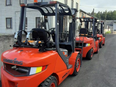 I september 2020 levererade SIA "VVN" tre gaffeltruckar från företagets "Lonking"-fabrik till företaget "Talsu piensaimnieks".3